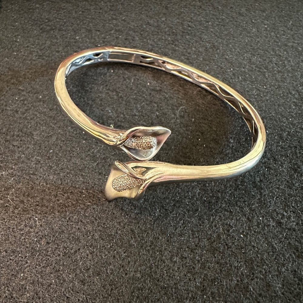 Silver Hinge Calla Lily Bangle in Silver